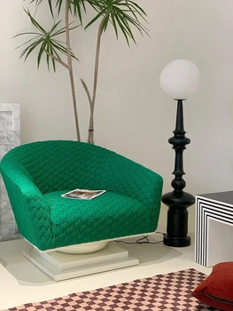 Vienkārši viena dīvāna, krēsla gadījuma, mūsdienu minimālisma auduma dīvāns antīko nelielā dzīvoklī slinks krēsls